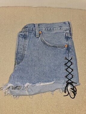 Levi's 501 Lace-Up Detail shorts size 29